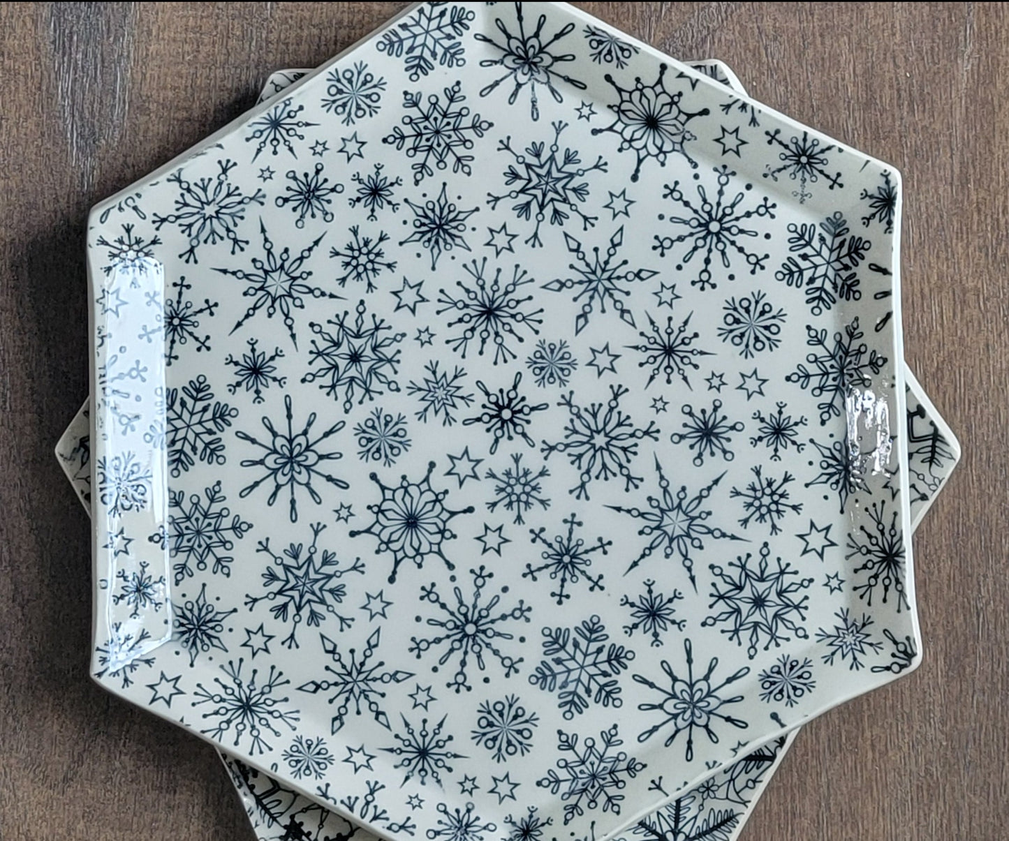 Snowflake Plates (set of 2) *seconds*
