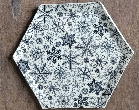 Snowflake Plates (set of 2) *seconds*